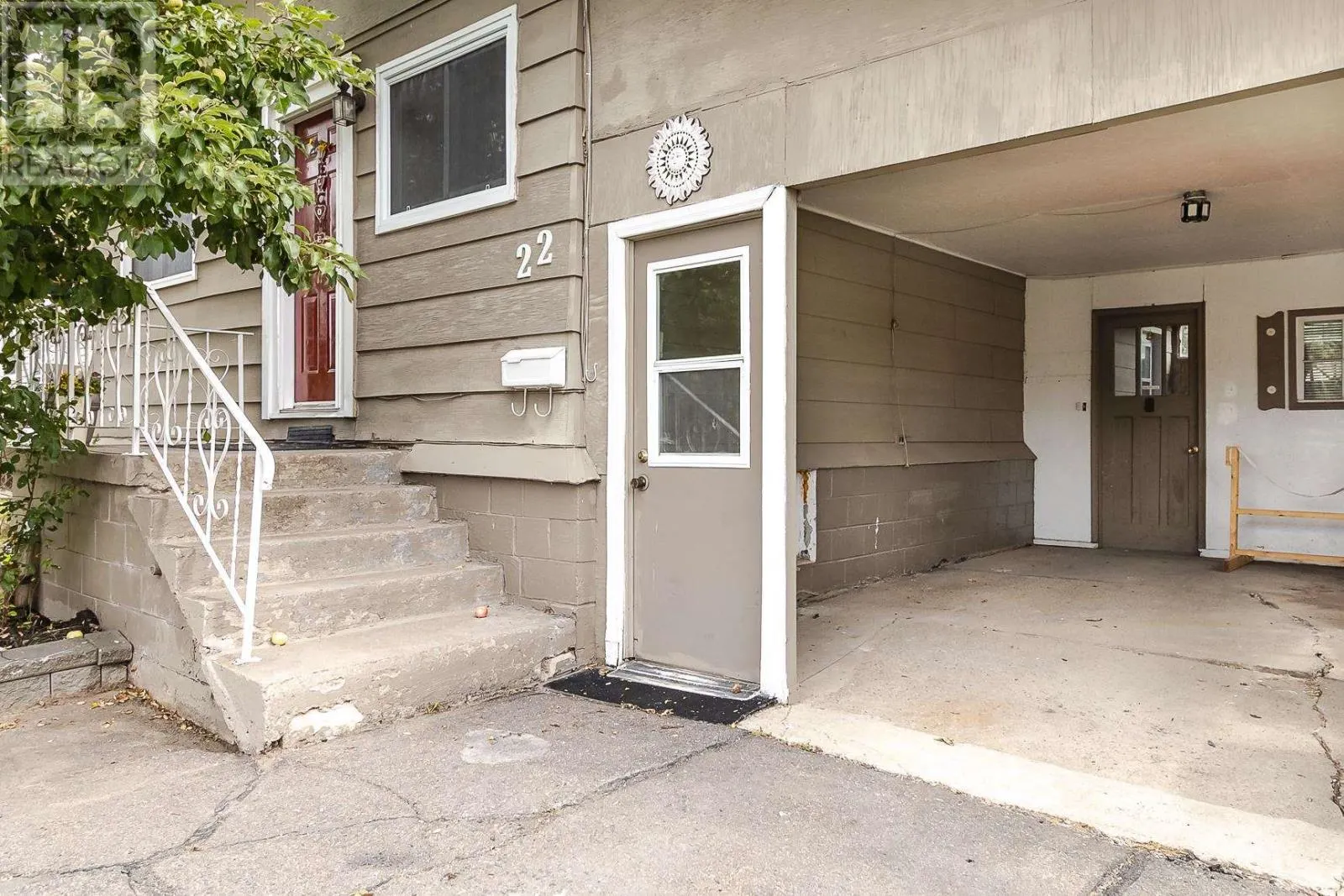 22 Lloyd ST