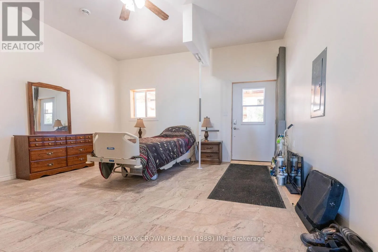 24 SHALLOW LAKE ROAD W