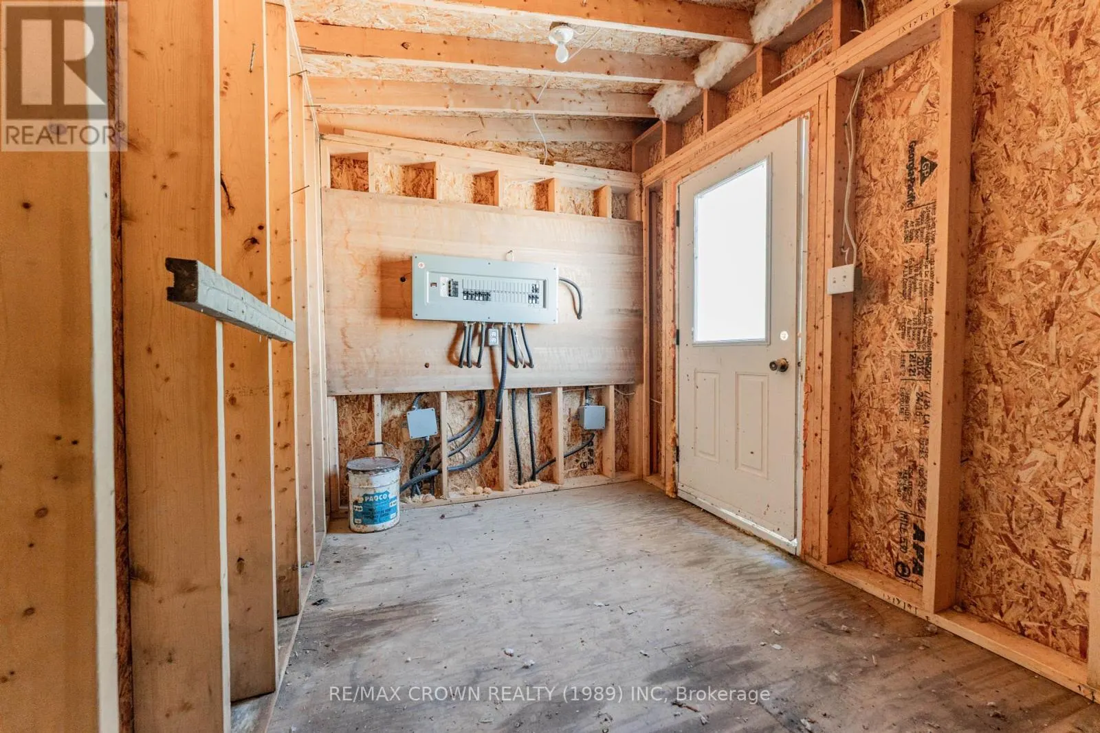 24 SHALLOW LAKE ROAD W