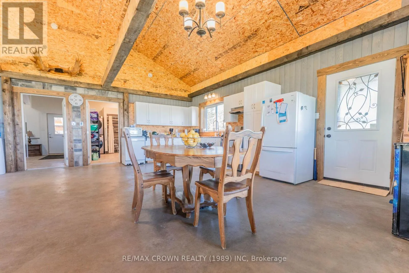 24 SHALLOW LAKE ROAD W