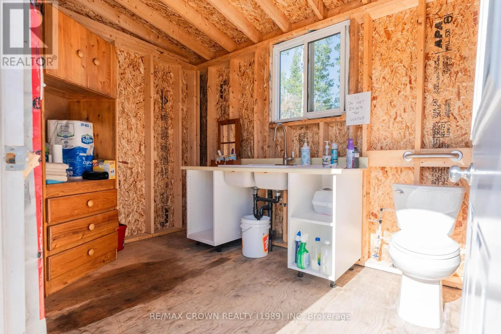 24 SHALLOW LAKE ROAD W