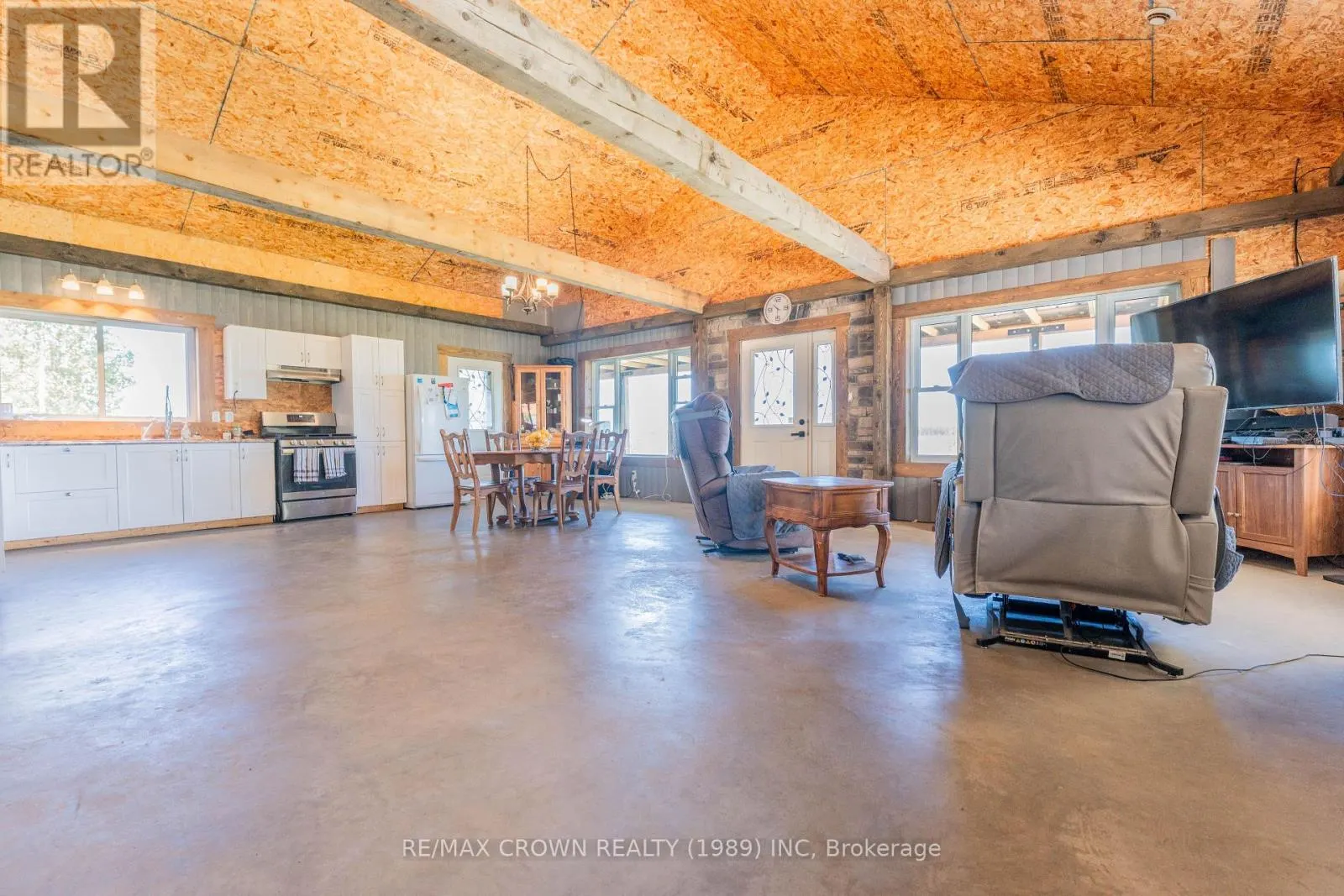 24 SHALLOW LAKE ROAD W