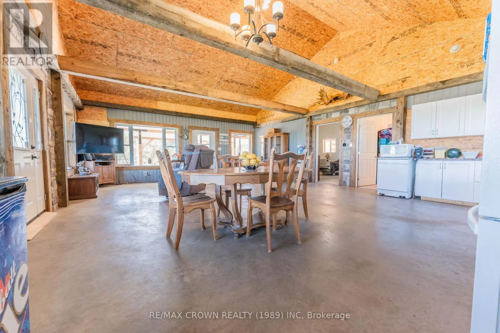 24 SHALLOW LAKE ROAD W