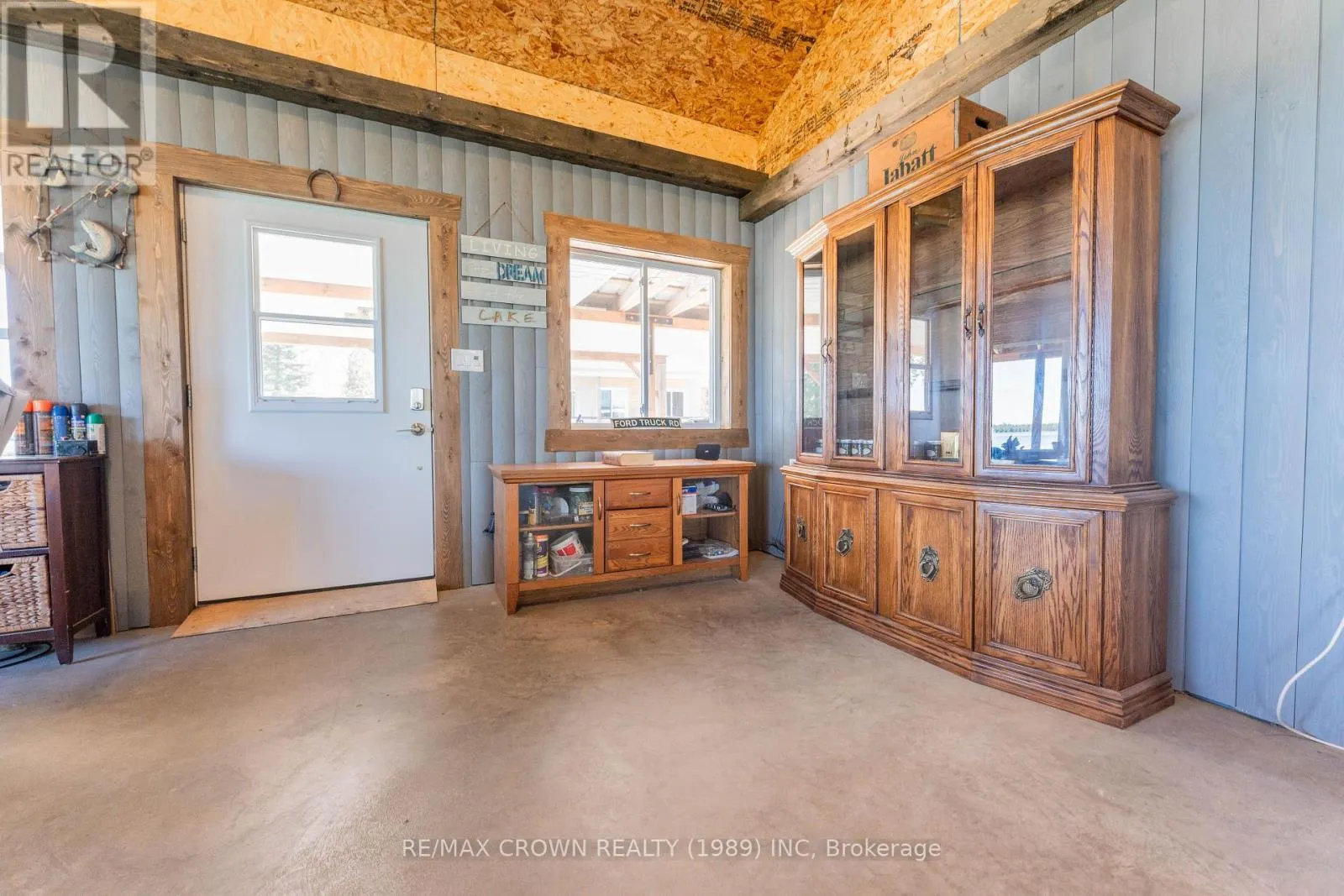 24 SHALLOW LAKE ROAD W