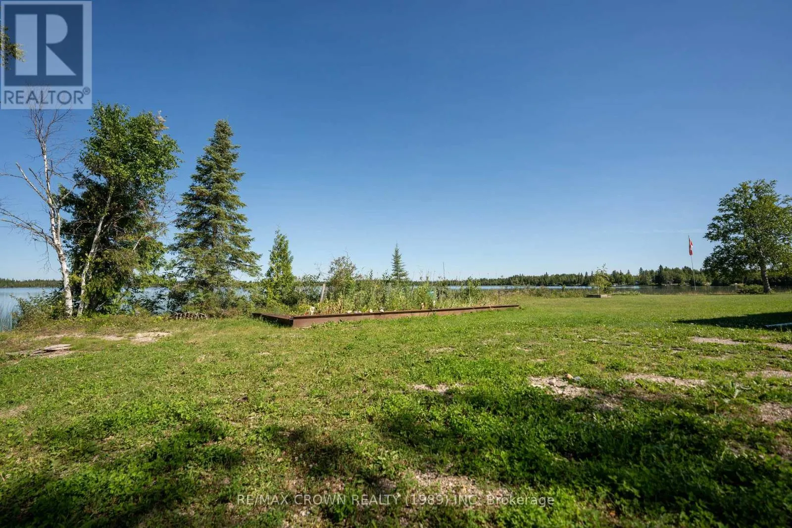 24 SHALLOW LAKE ROAD W