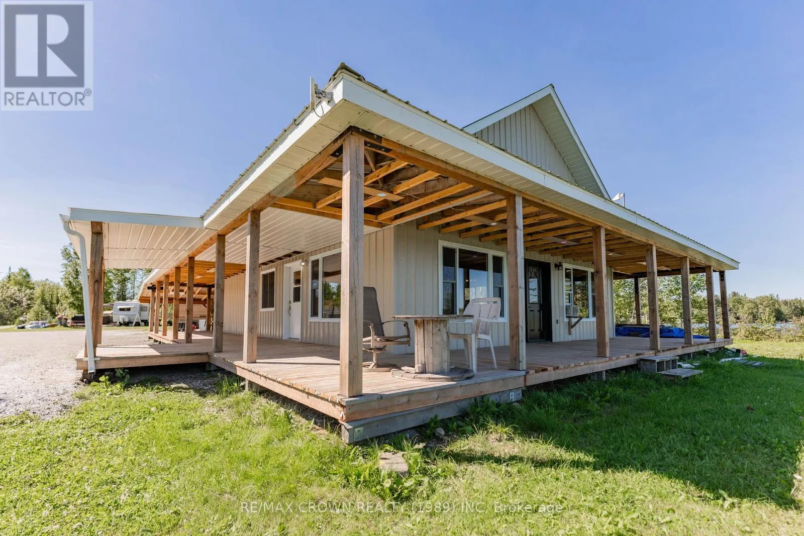 24 SHALLOW LAKE ROAD W