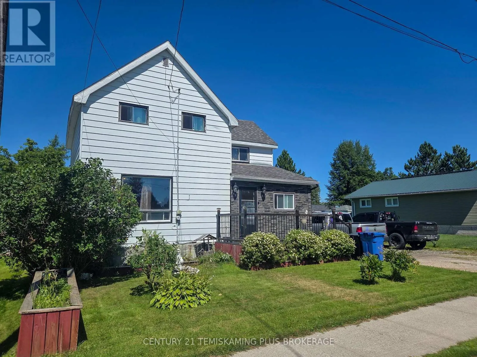 45 6TH AVENUE
