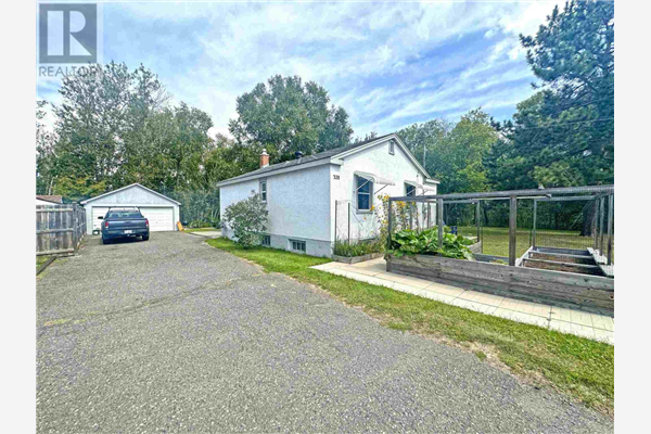 328 Albany Street, Thunder Bay