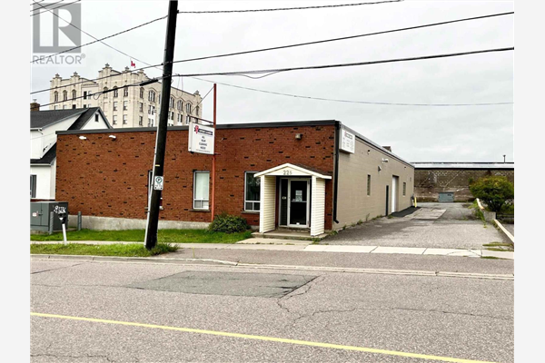 225 CAMELOT, THUNDER BAY