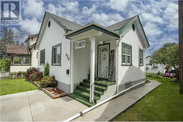 430 Archibald St South