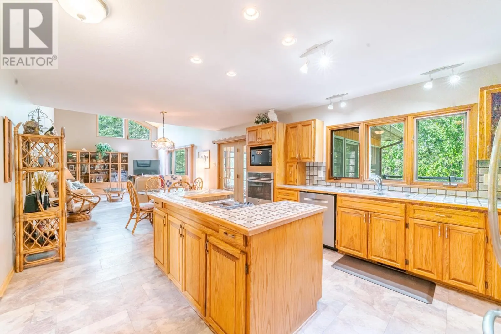 13677 HWY 17 E