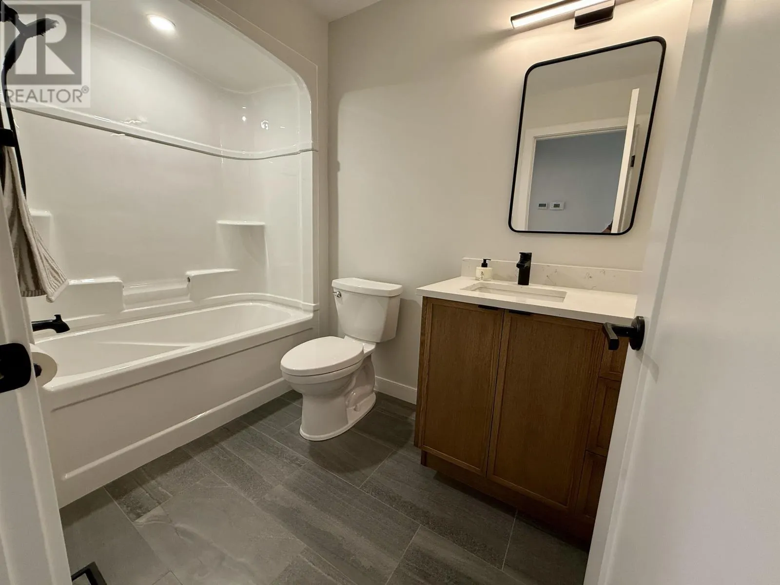 133 Bruin CRES