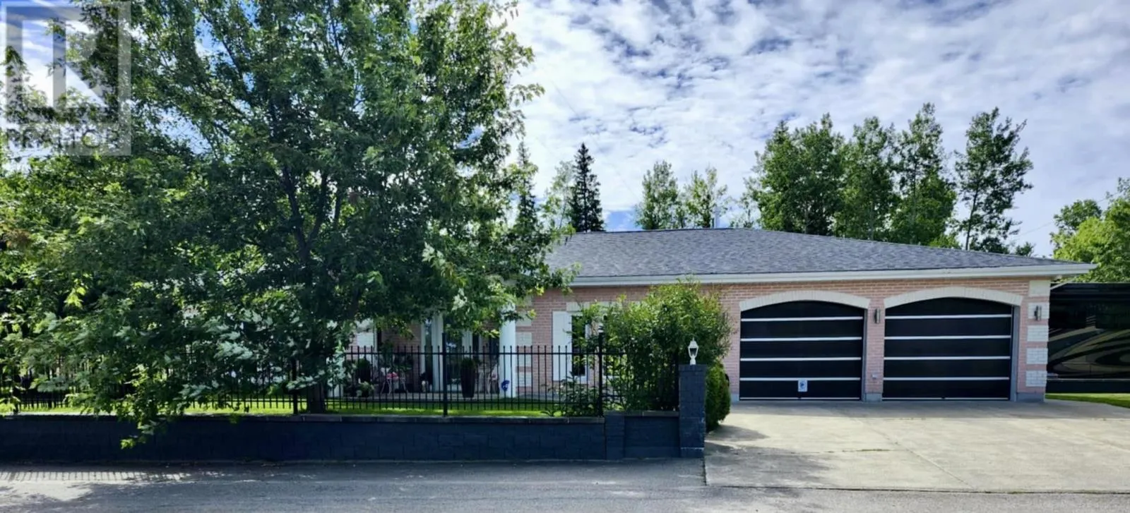 106 Bayview ST
