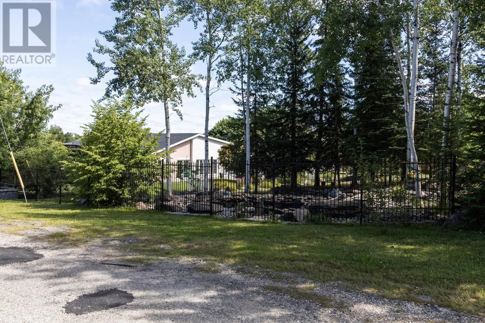 106 Bayview ST