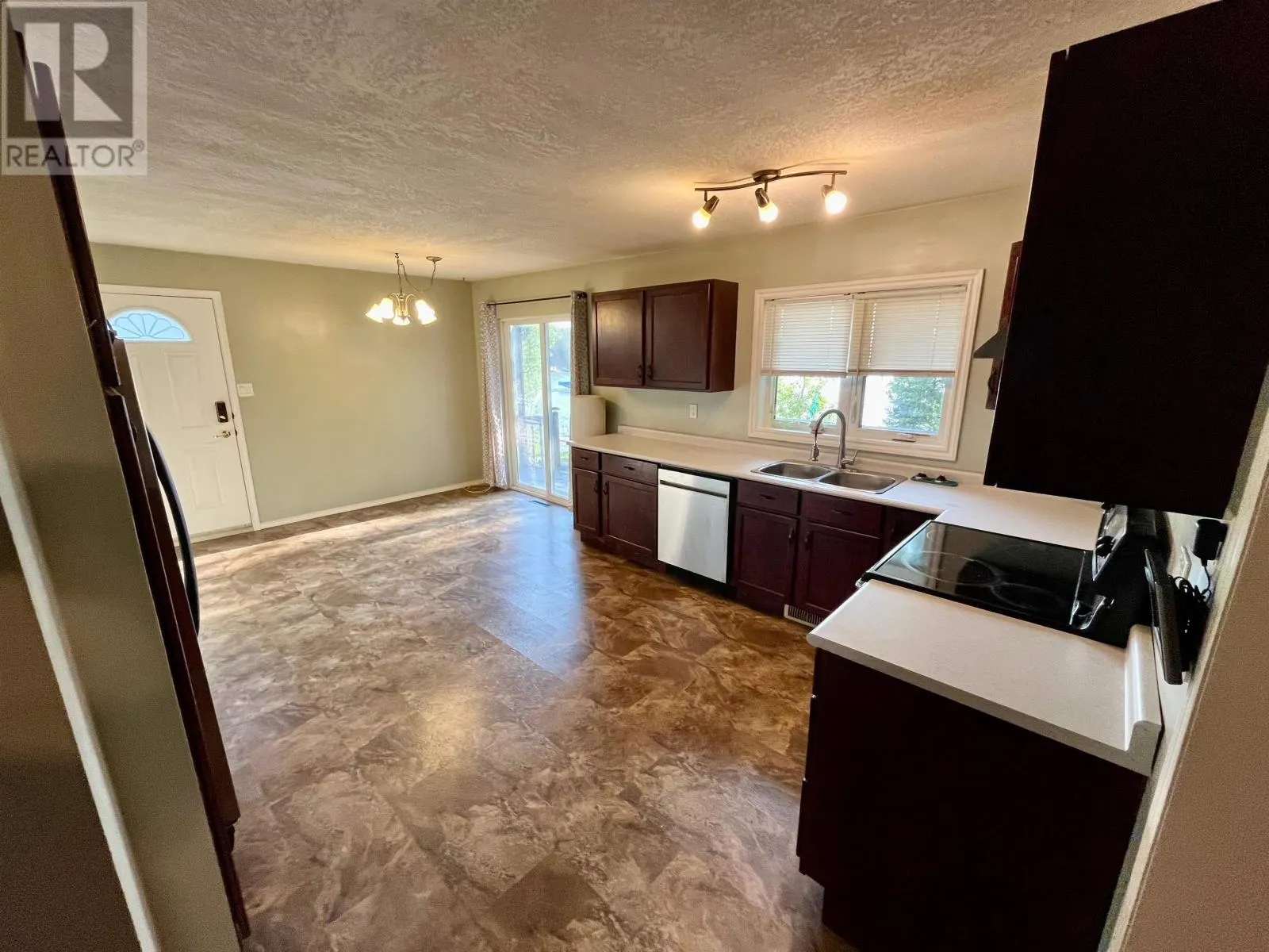 206 McMillan CRES