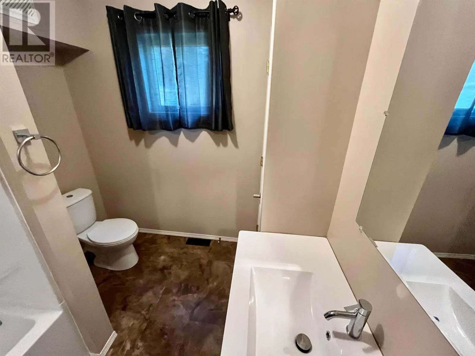 206 McMillan CRES