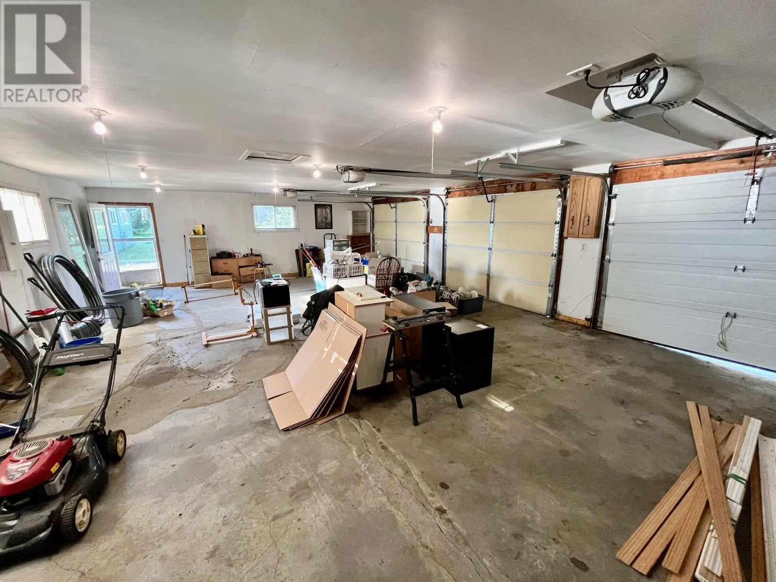 206 McMillan CRES