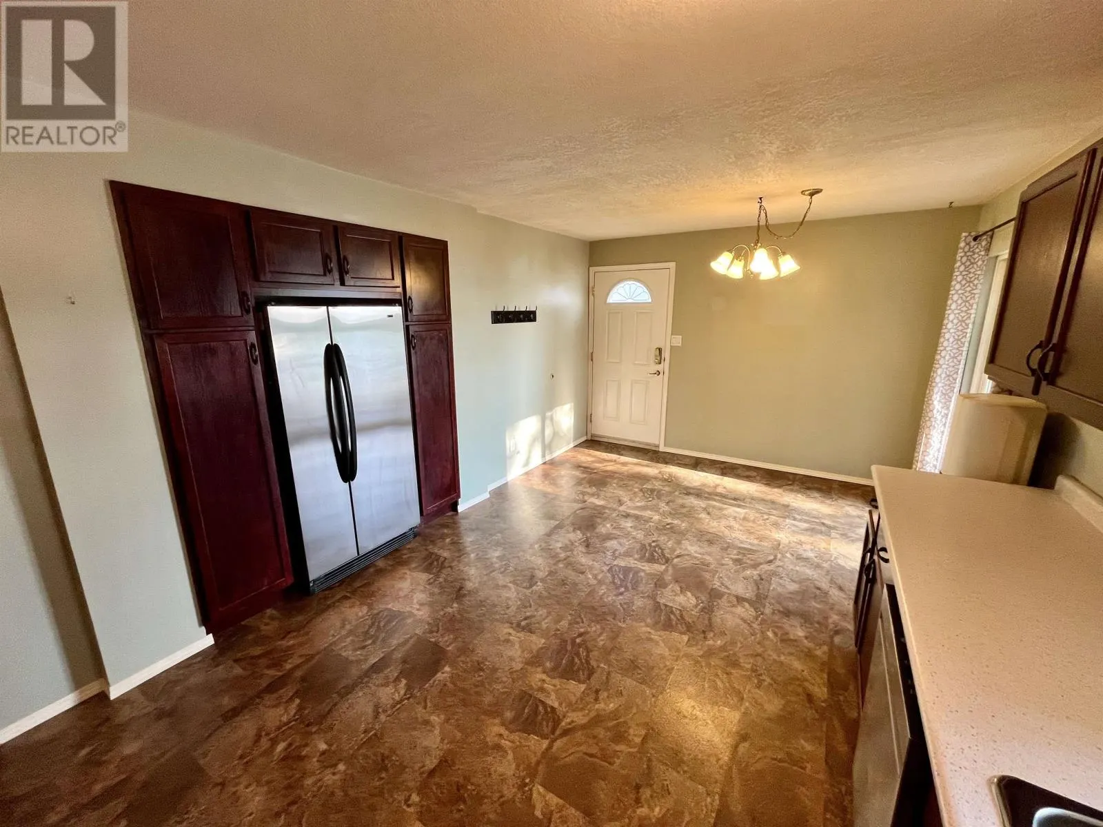 206 McMillan CRES