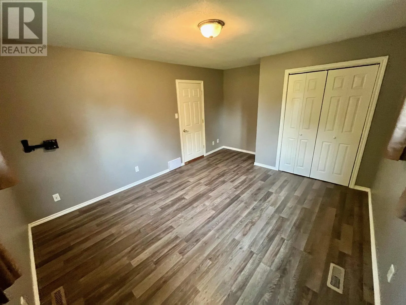 206 McMillan CRES