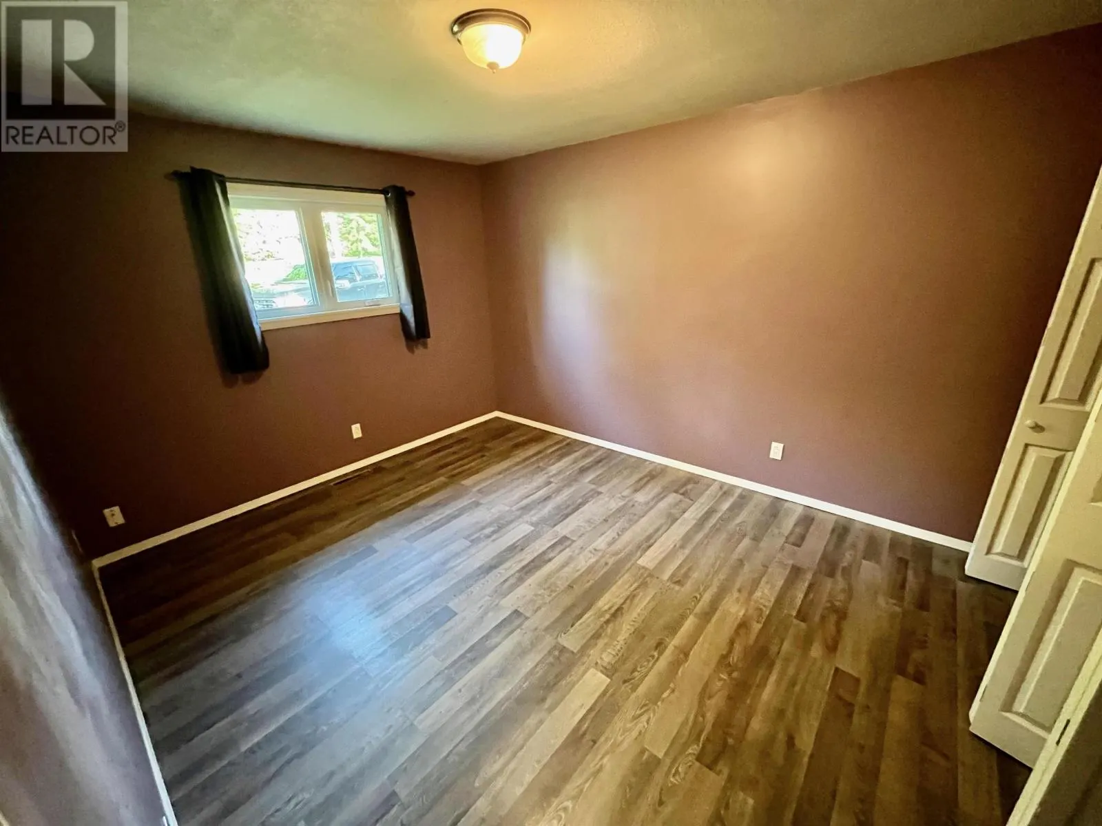 206 McMillan CRES