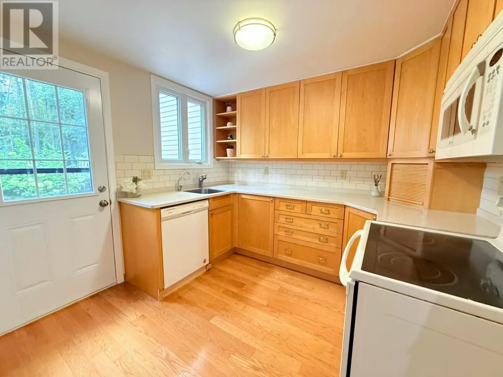 563 Pasteur RD