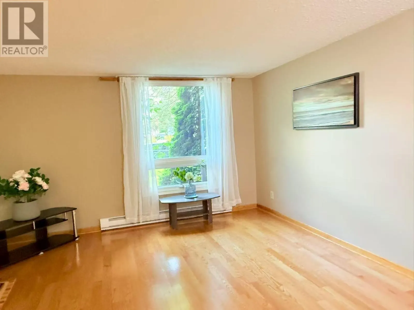 563 Pasteur RD
