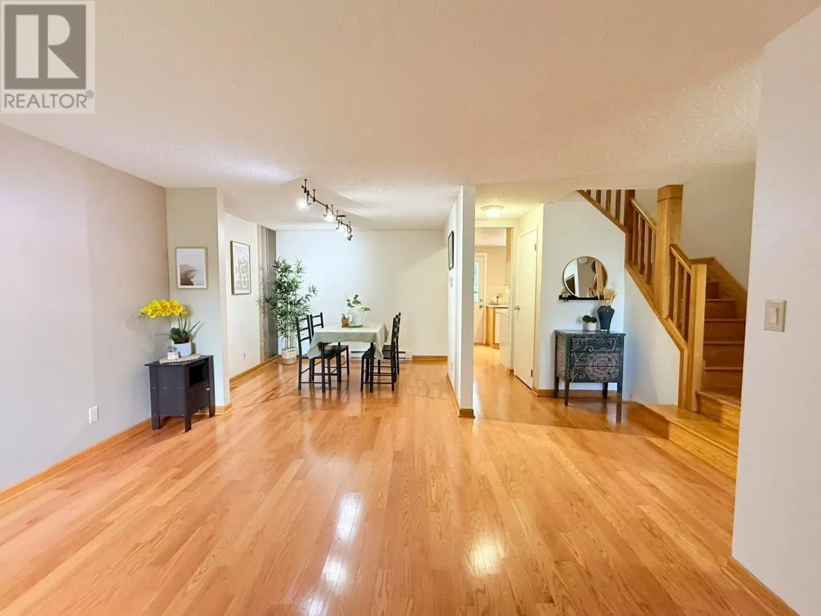 563 Pasteur RD