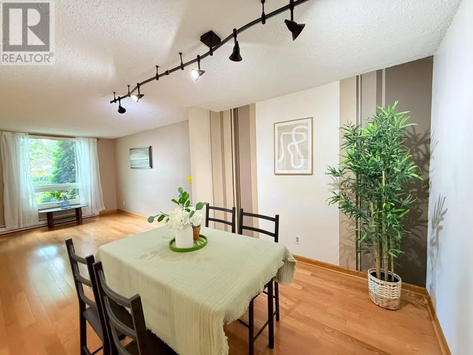 563 Pasteur RD