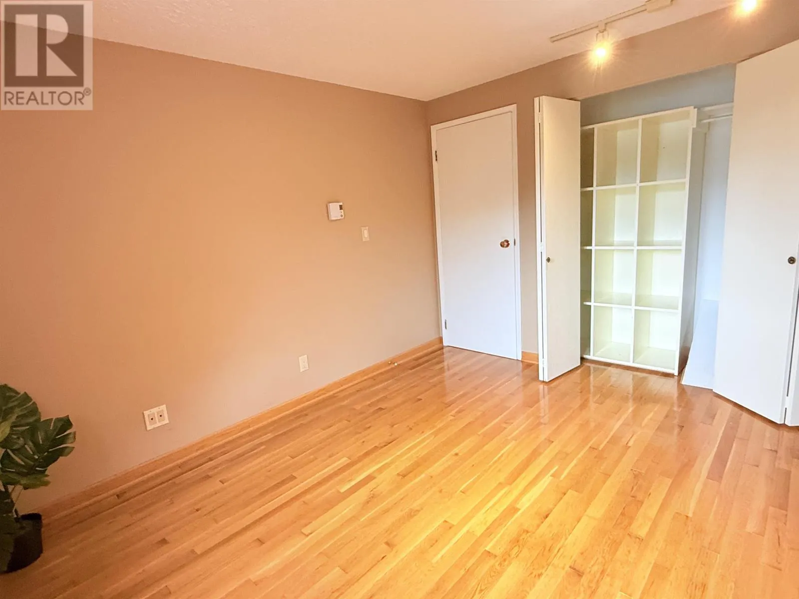 563 Pasteur RD