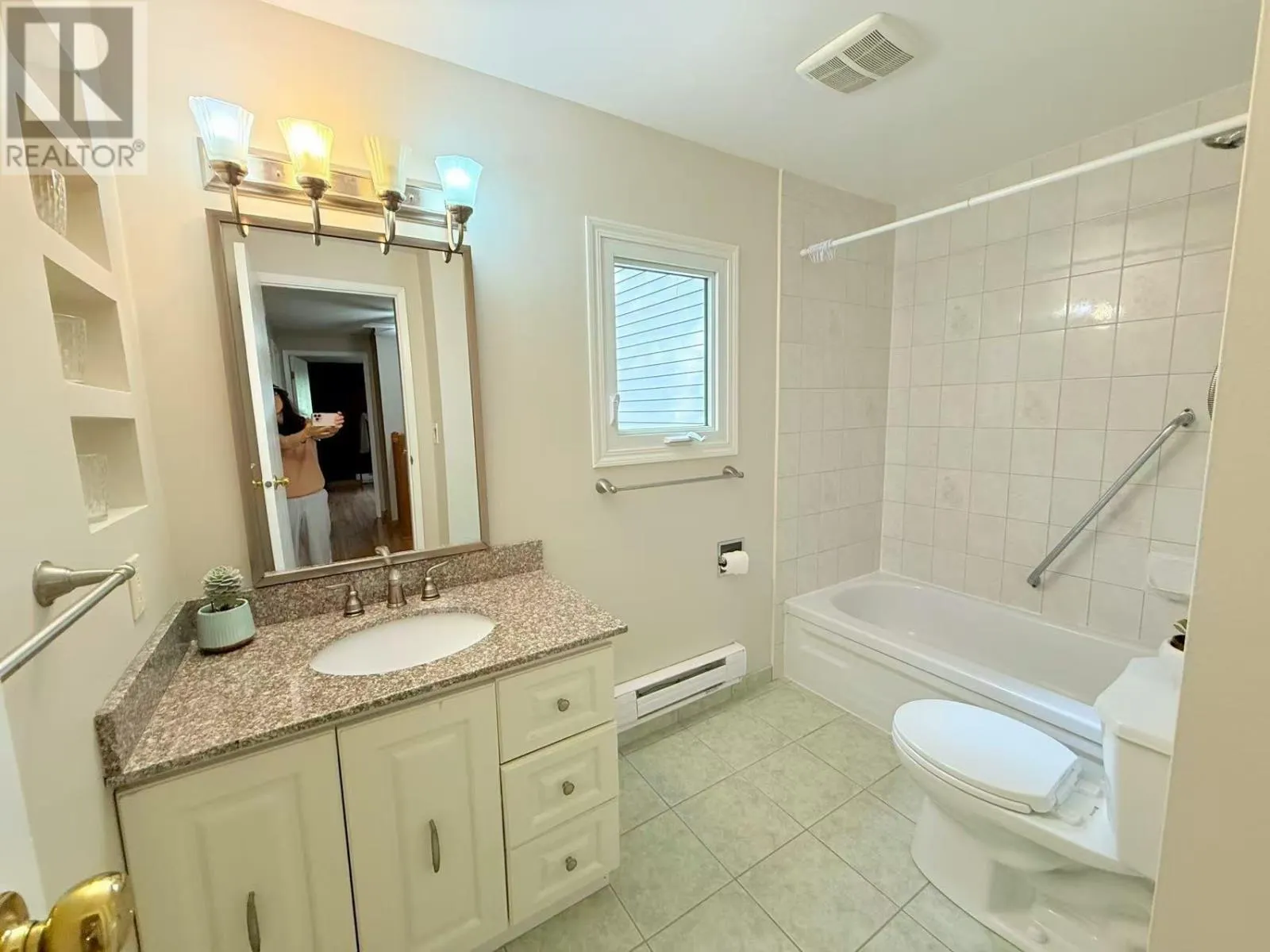 563 Pasteur RD