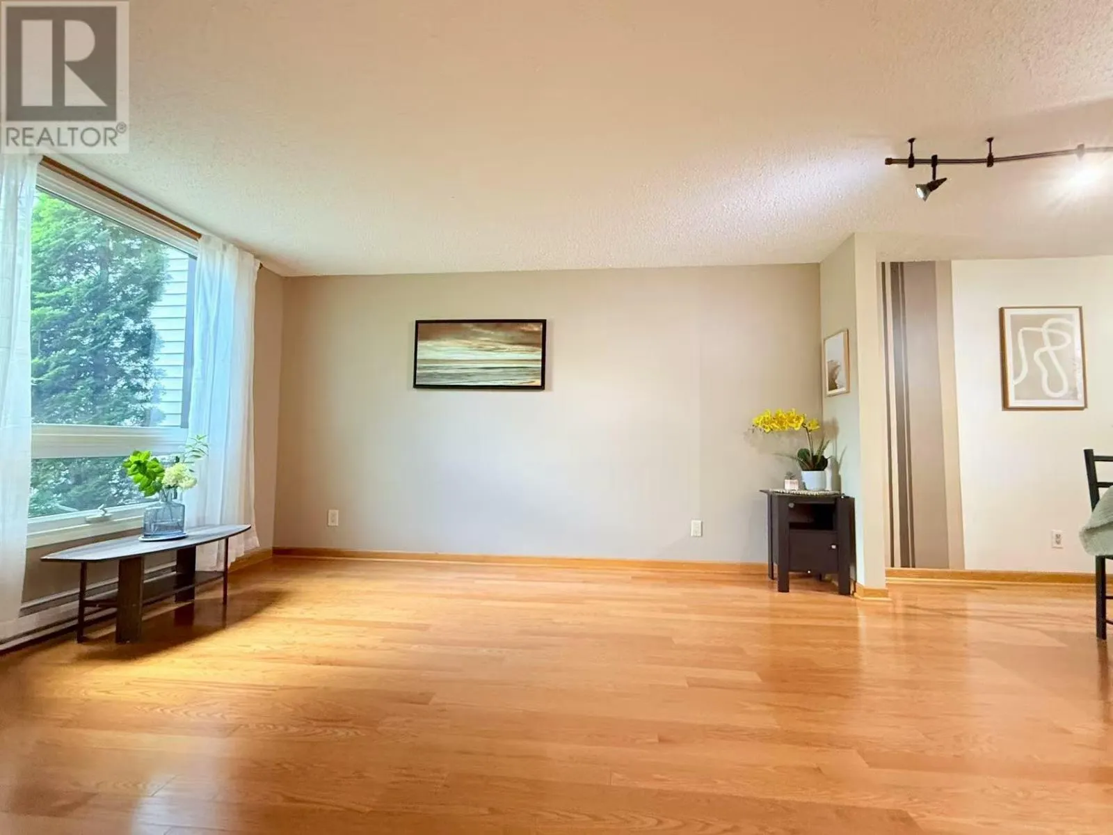 563 Pasteur RD
