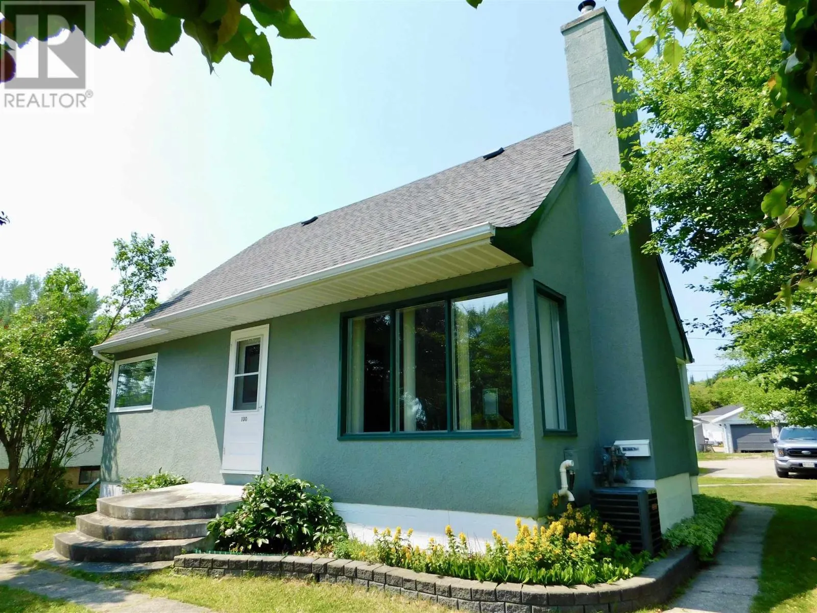 100 Memorial AVE