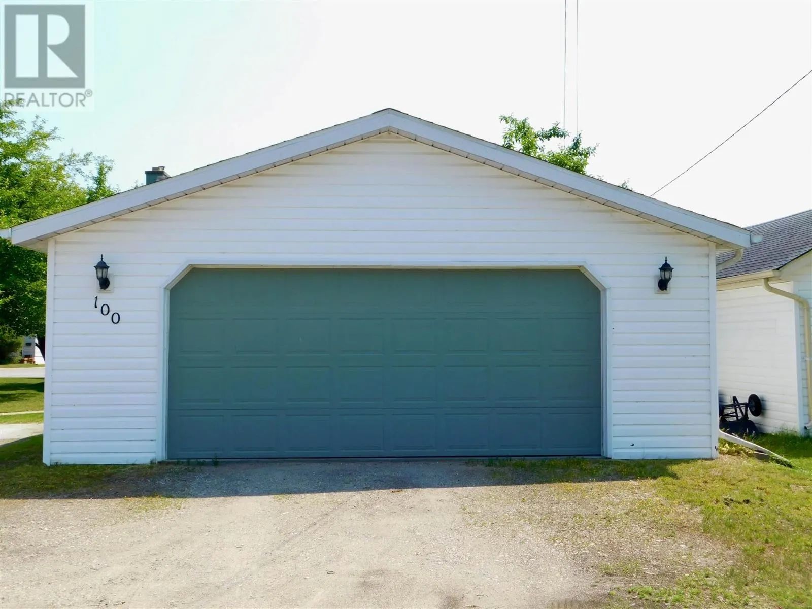 100 Memorial AVE