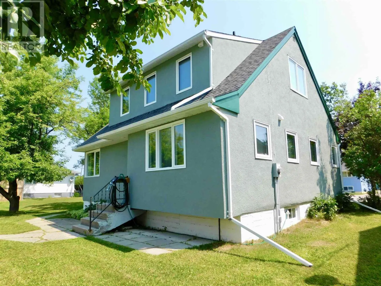 100 Memorial AVE