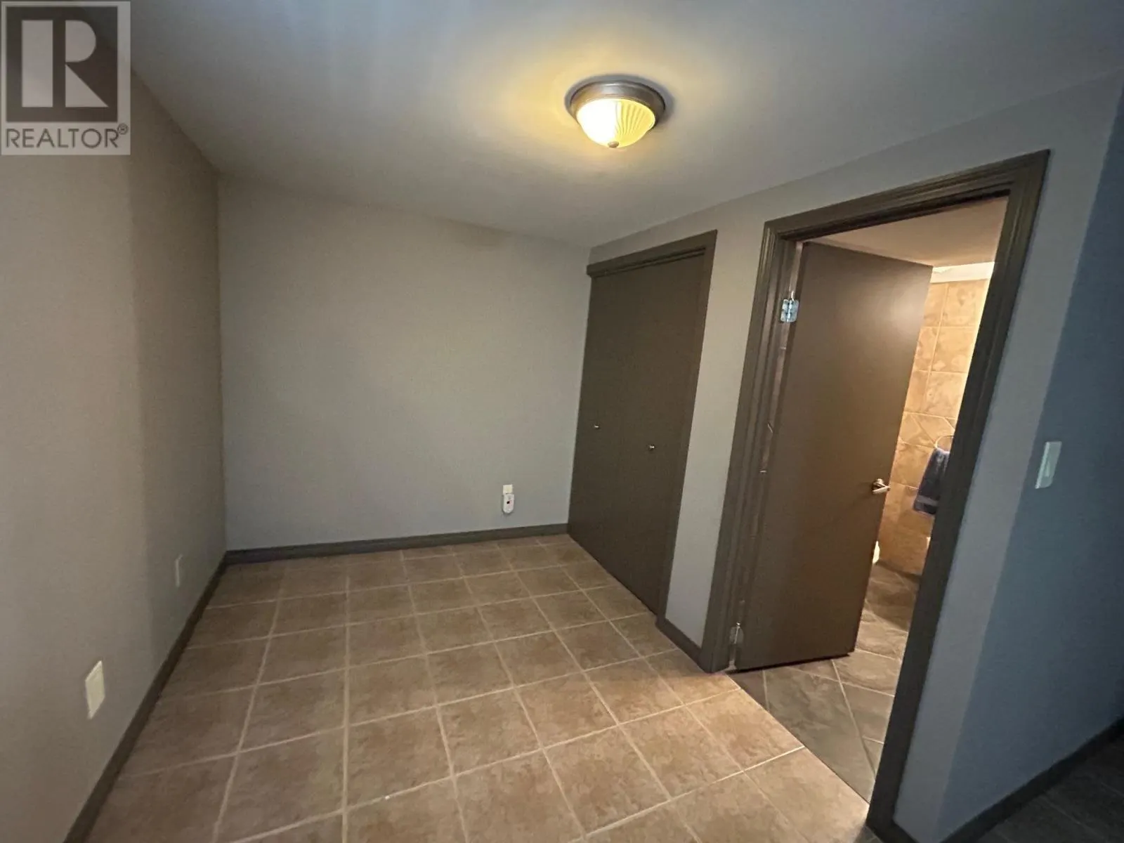 413 Regina AVE