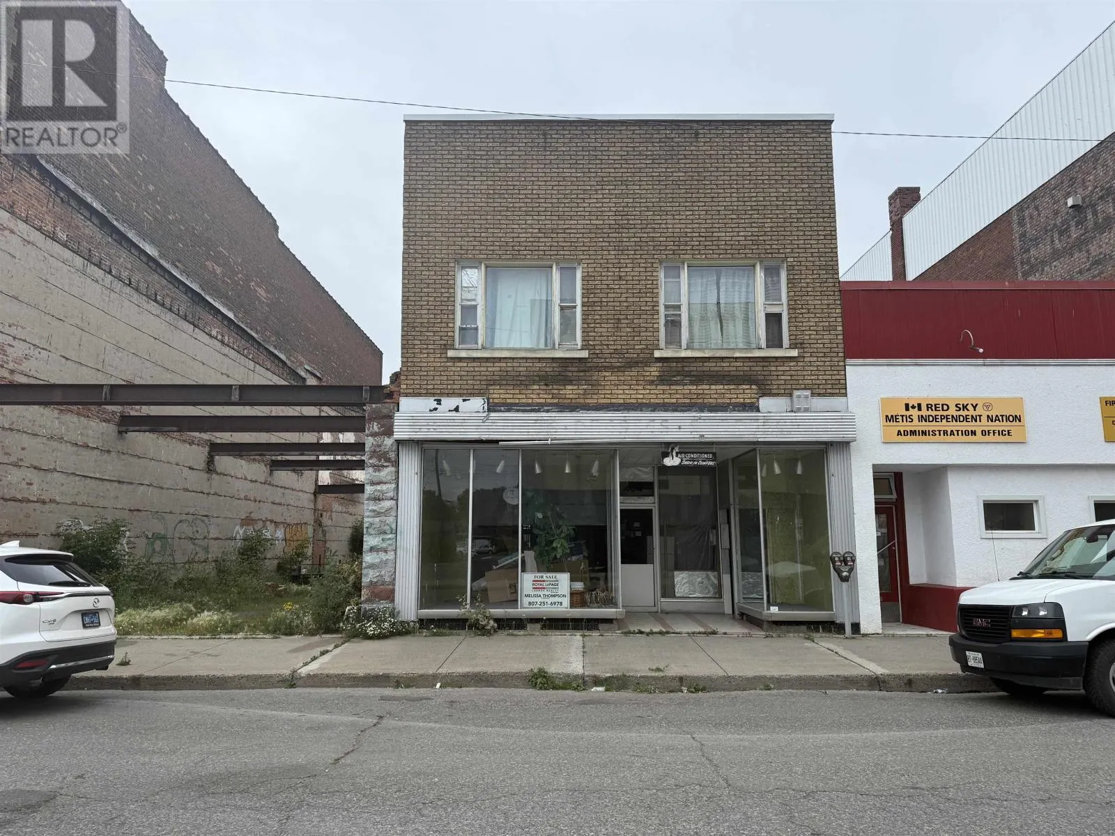 404 Victoria AVE E