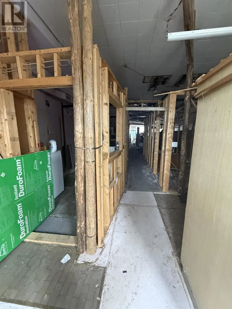 404 Victoria AVE E