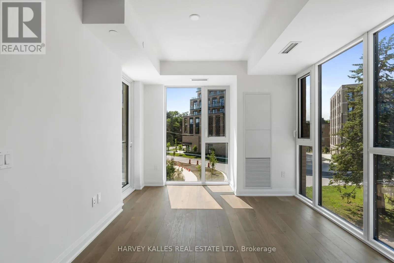 305 - 293 THE KINGSWAY