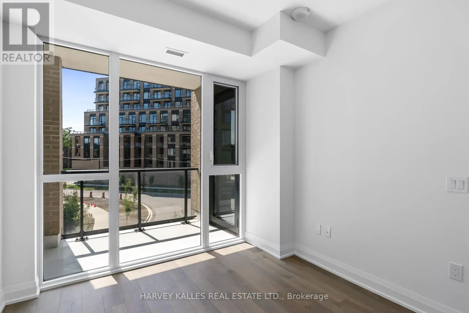 305 - 293 THE KINGSWAY