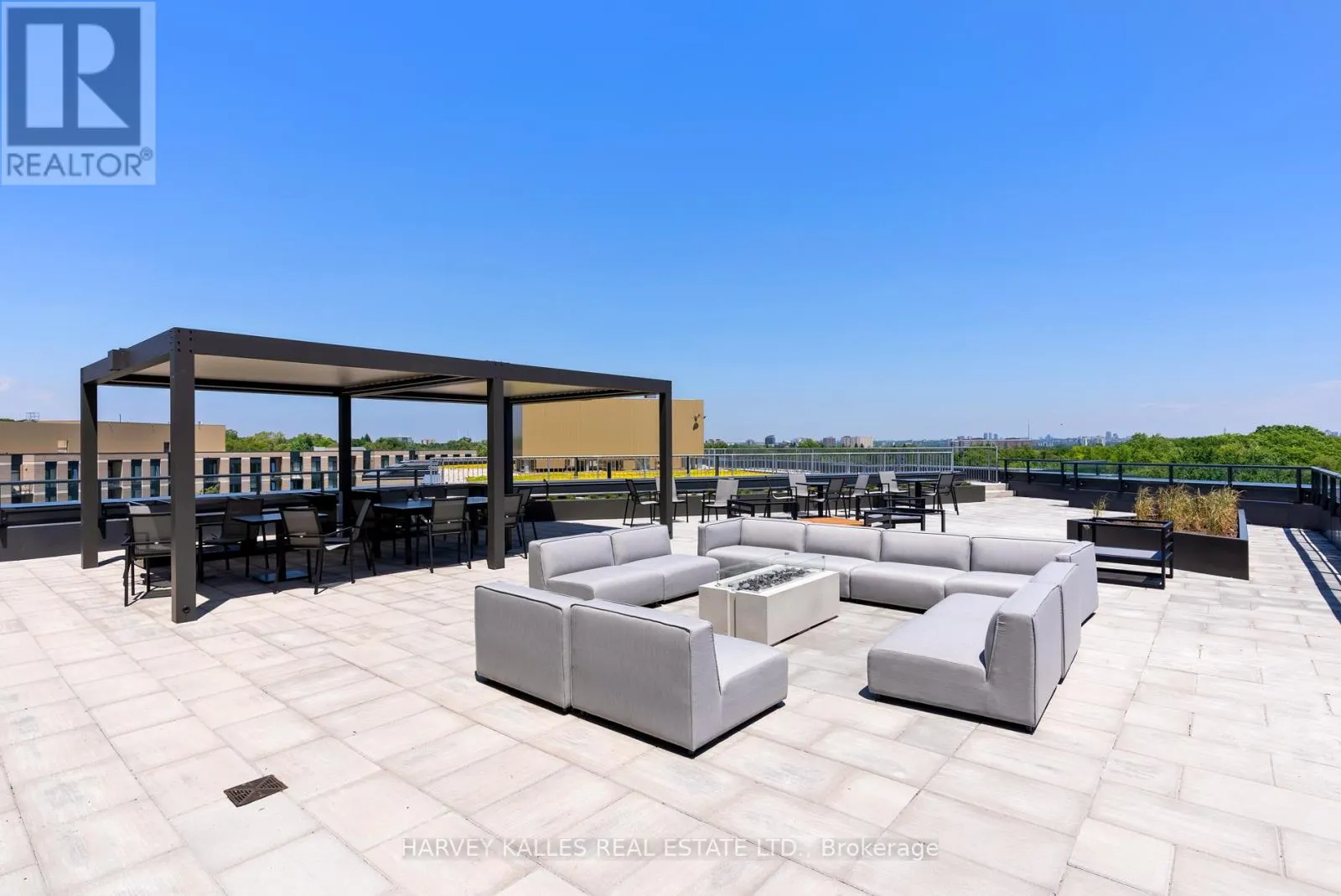 305 - 293 THE KINGSWAY