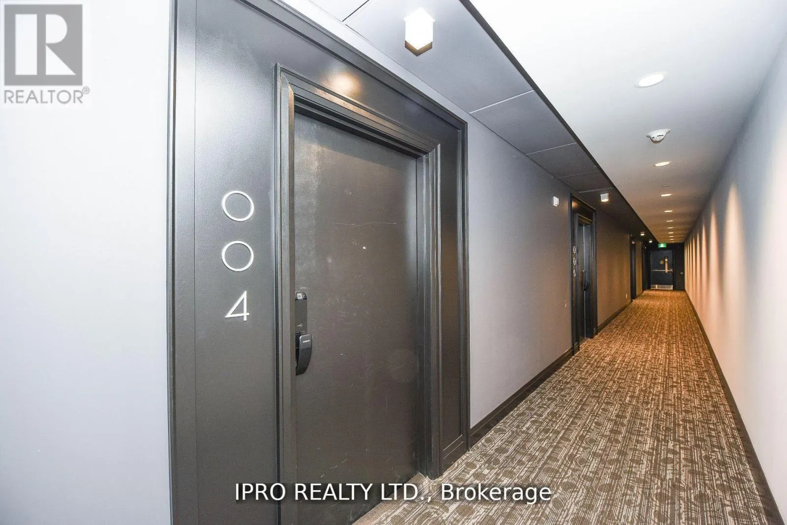 004 - 95 DUNDAS ST W STREET