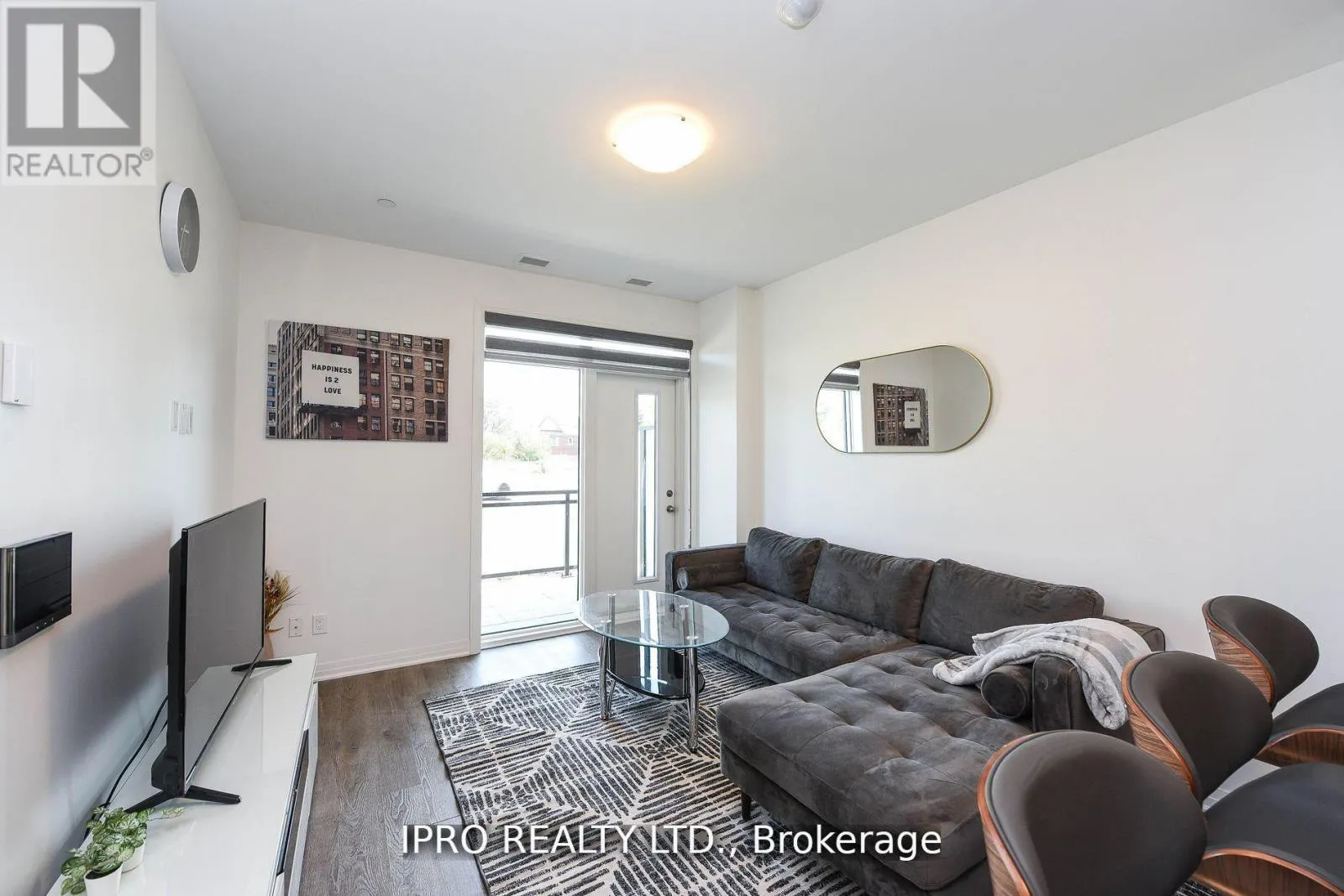 004 - 95 DUNDAS ST W STREET