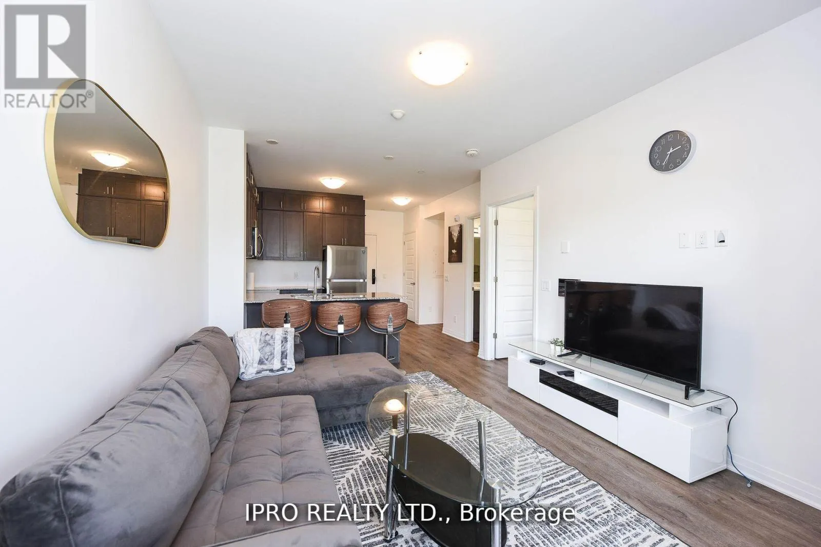 004 - 95 DUNDAS ST W STREET