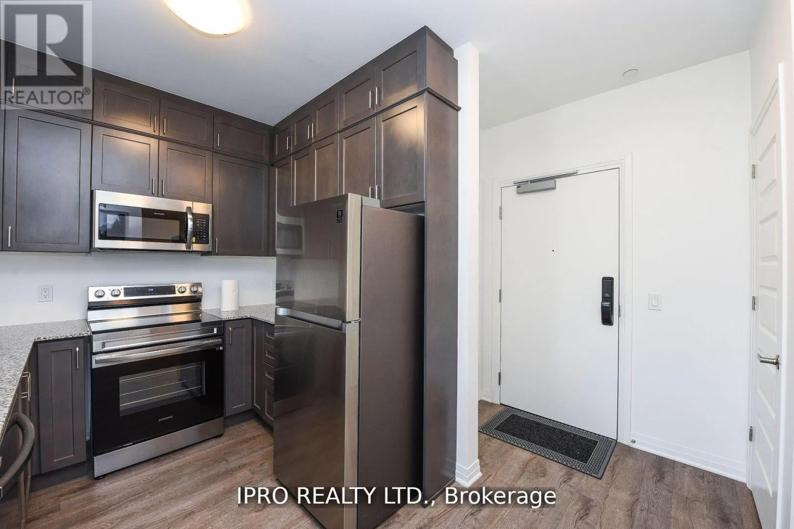 004 - 95 DUNDAS ST W STREET