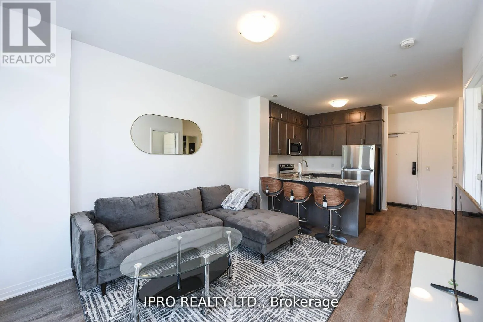 004 - 95 DUNDAS ST W STREET
