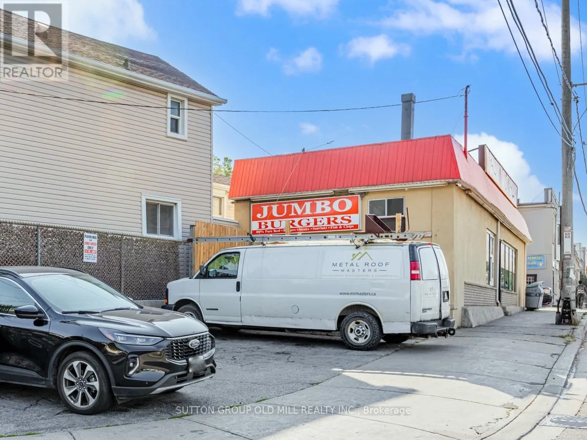 685 RUNNYMEDE ROAD