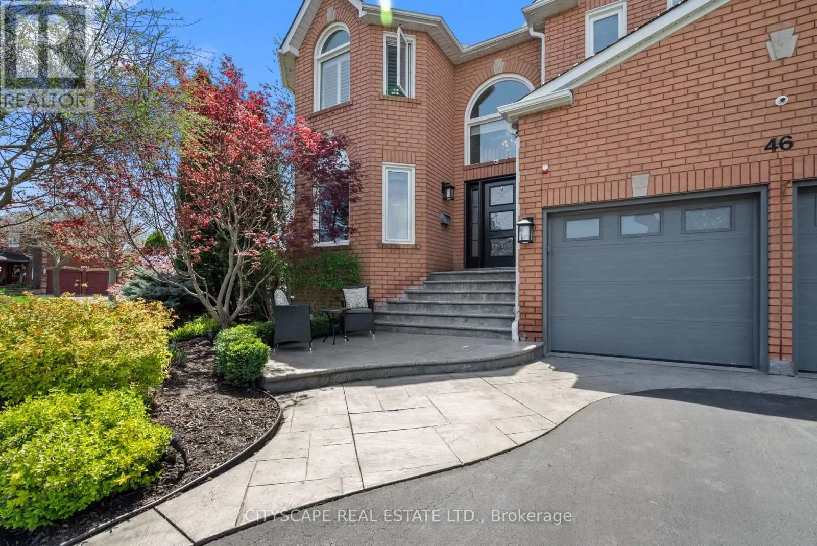 46 GOLLOP CRESCENT