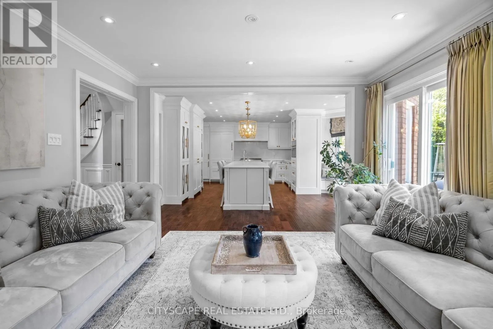 46 GOLLOP CRESCENT