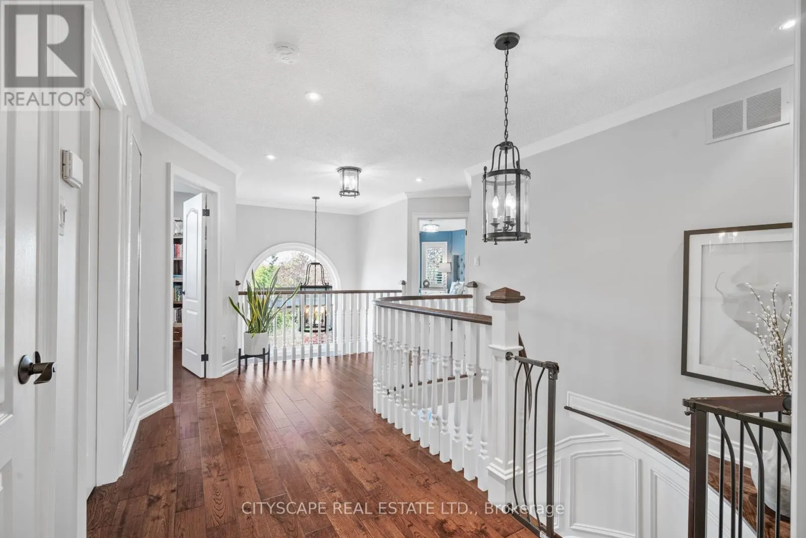 46 GOLLOP CRESCENT