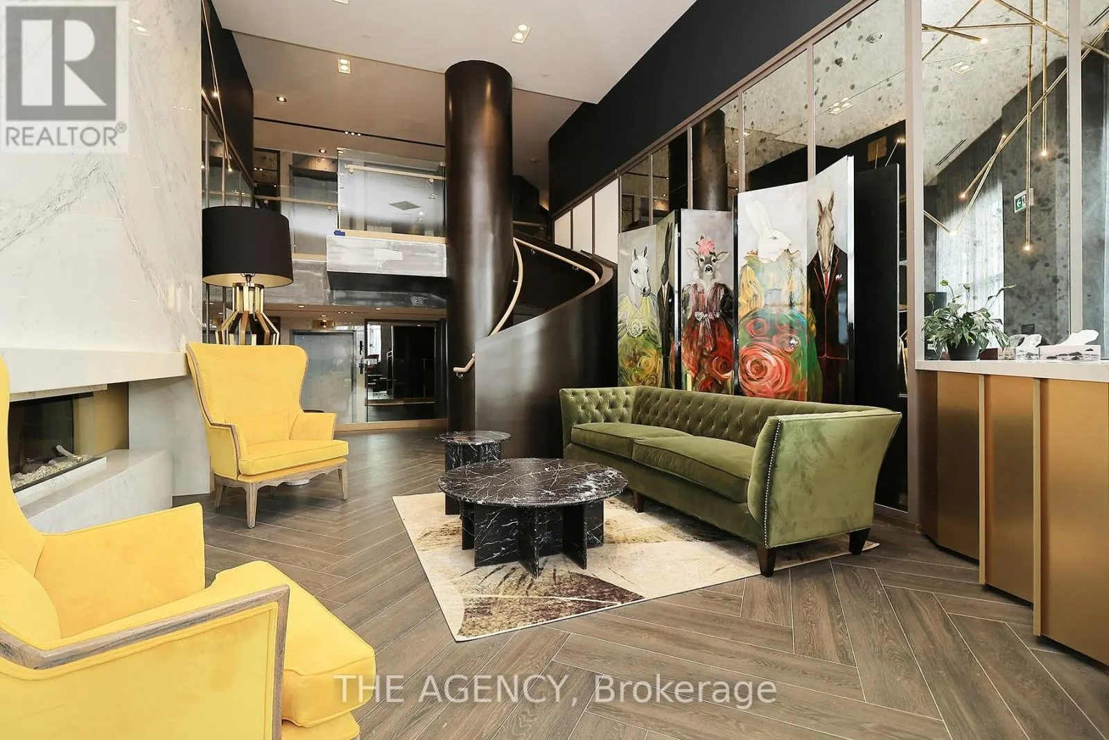 LPH19 - 395 DUNDAS STREET W